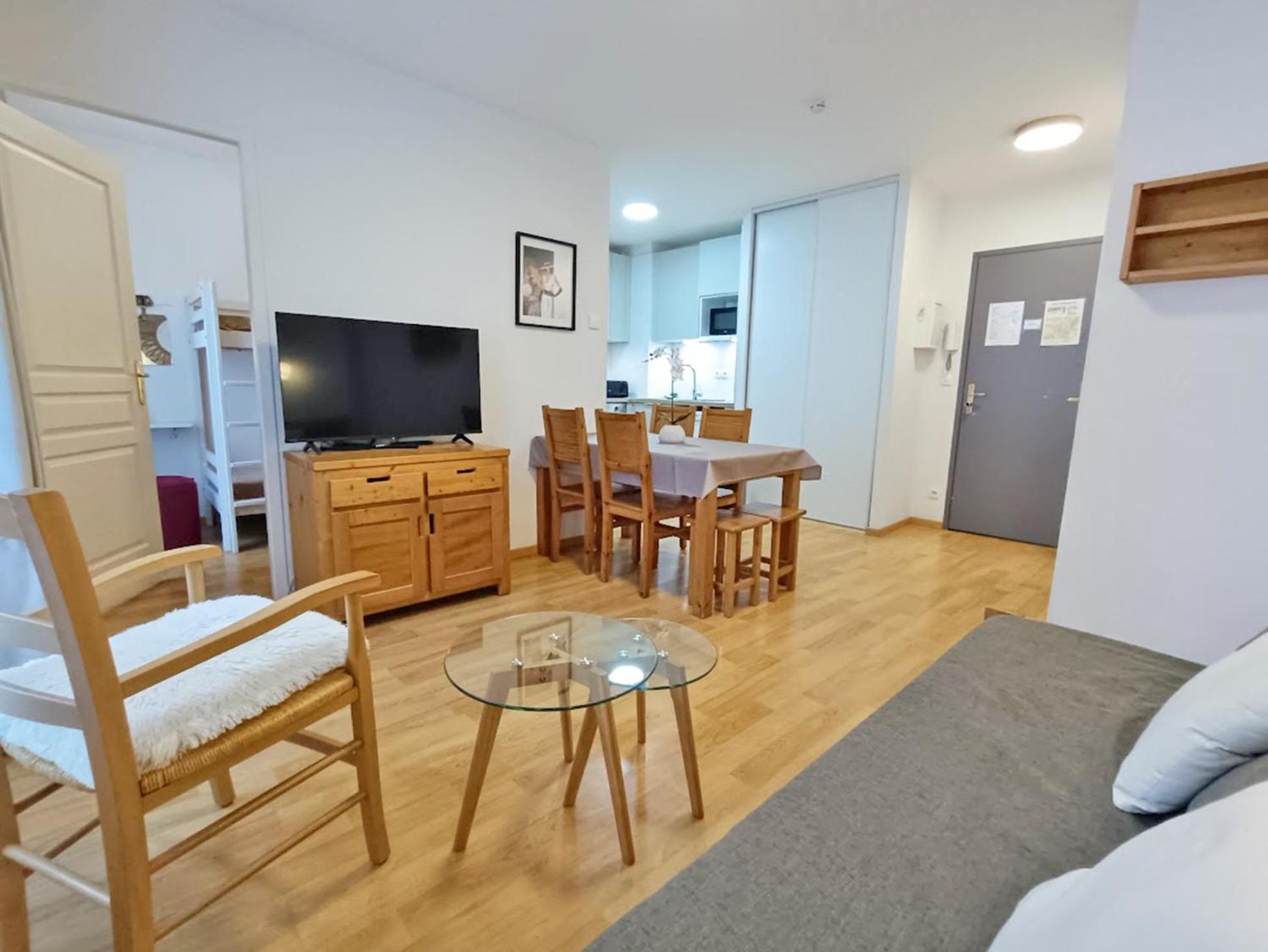 L'Eterlou, T3, Centre Luchon, Wifi, Casier A Skis, Ascenseur, 6 Personnes Bagneres-de-Luchon Екстер'єр фото