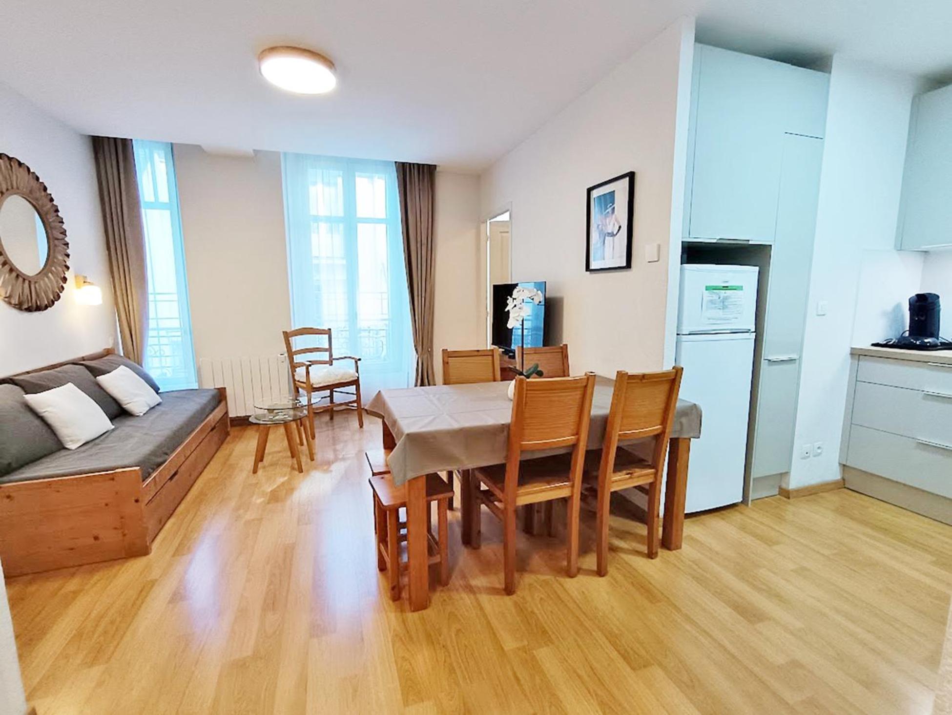 L'Eterlou, T3, Centre Luchon, Wifi, Casier A Skis, Ascenseur, 6 Personnes Bagneres-de-Luchon Екстер'єр фото